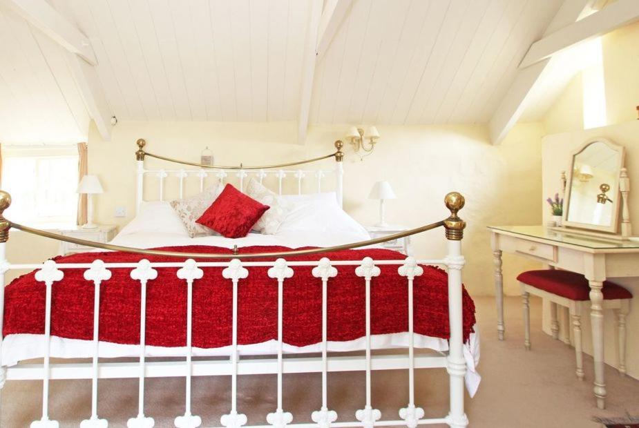 Meadowside Cottage, Characterful Grade 2 Listed Cottage Near To Wadebridge And Padstow Екстериор снимка