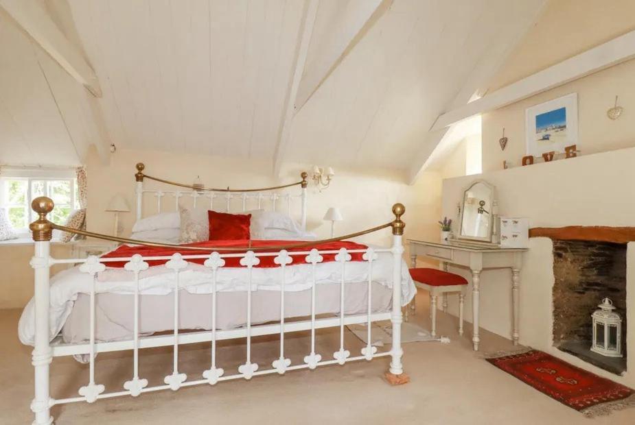 Meadowside Cottage, Characterful Grade 2 Listed Cottage Near To Wadebridge And Padstow Екстериор снимка